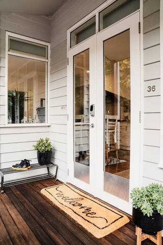 Lucille gallery image 3