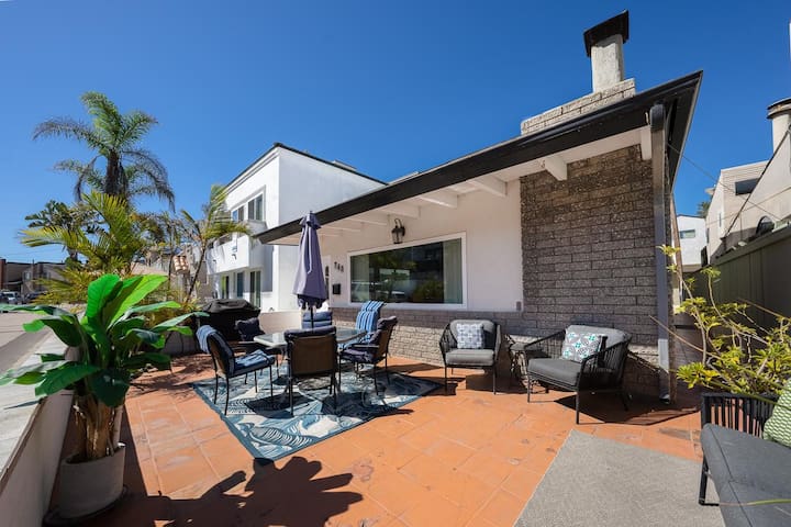 Beautiful Whole Home, Seconds to Beach, Epic Patio