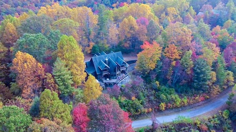 Peaceful Horizons: Pool Table, Hot Tub, Spa Tub