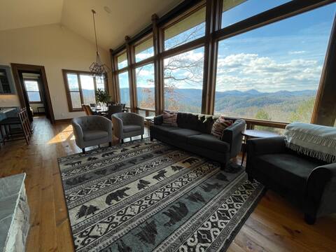 Golden Eagle Landing: Hot Tub, Pet Friendly, Views