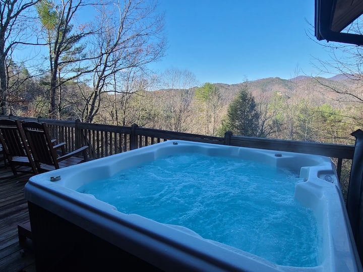 Black Bear: Pool Table, Views, Hottub, Petfriendly - North Carolina