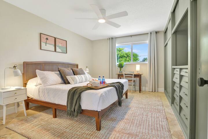 Beach House 51-Large Heated Pool-10min fr Beach gallery image 2