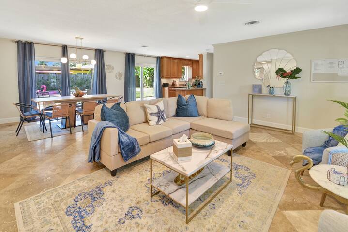 Beach House 51-Large Heated Pool-10min fr Beach gallery image 3