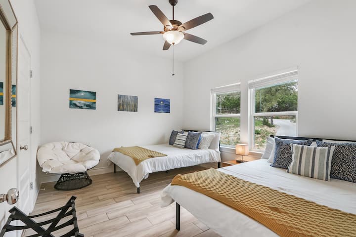 El dormitorio 2 está en la segunda planta y tiene dos camas tamaño queen.