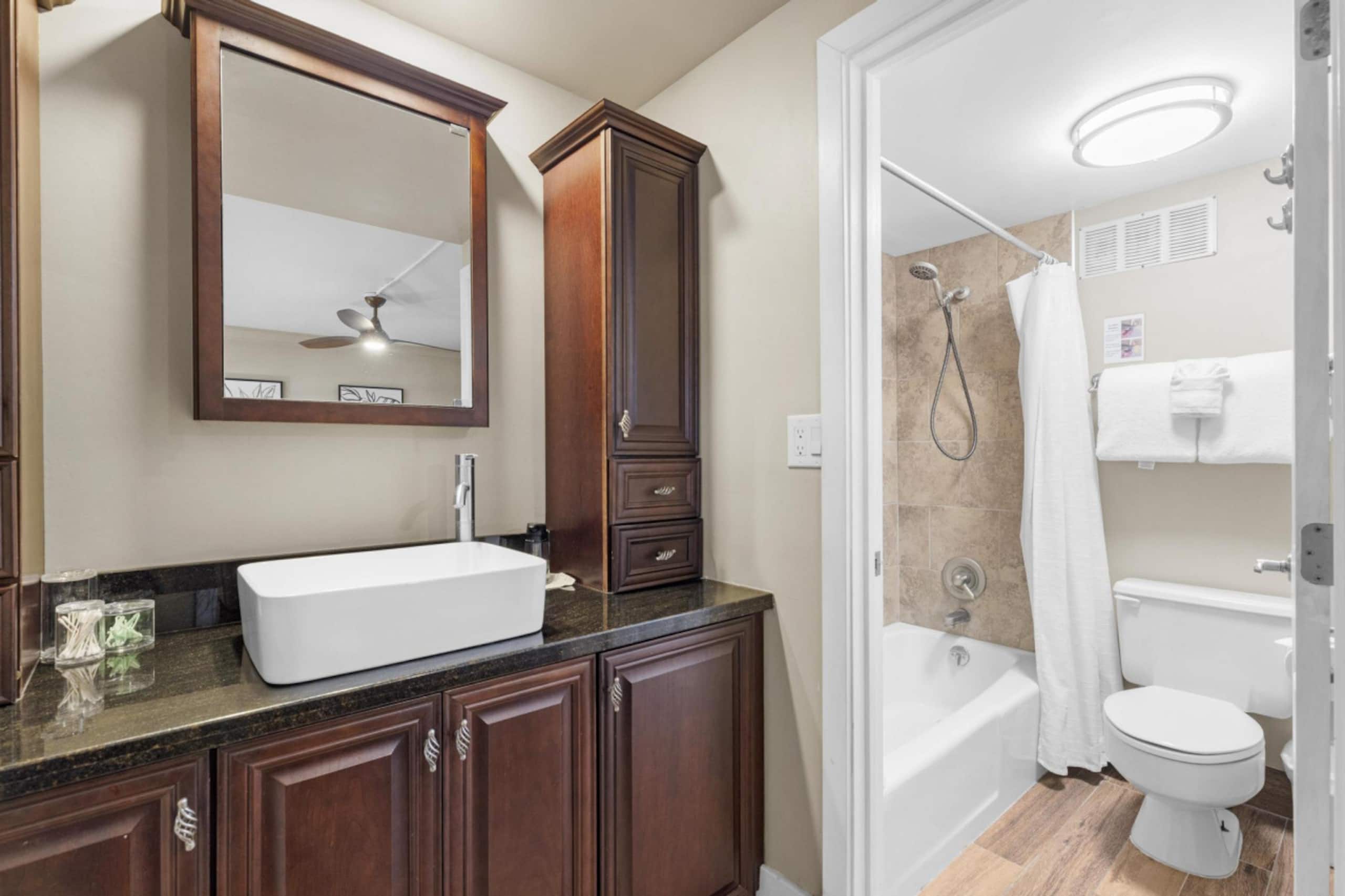 Condo in Kailua-Kona · ★4.79 · 1 bedroom · 2 beds · 2 baths - Image 13