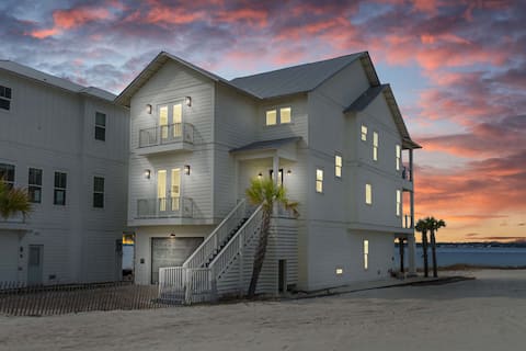 Family Waterfront Retreat | Game Room