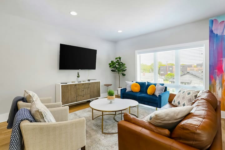 Luxury 4BR | Balcony | Ping Pong | W/D gallery image 2