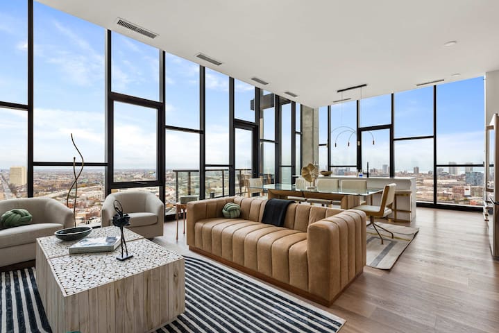 Top of River West: Luxe Penthouse for Groups