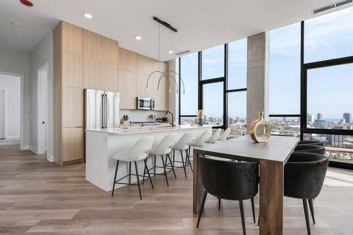 Exclusive Penthouse: Breathtaking Getaway gallery image 2