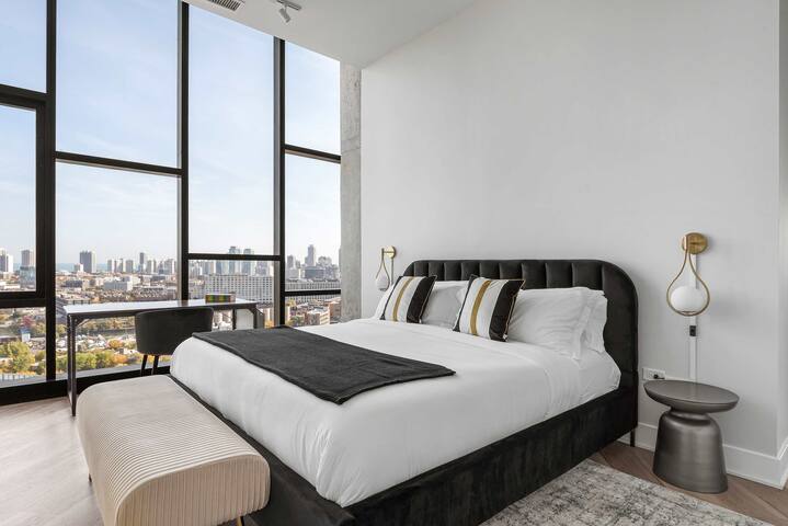 Exclusive Penthouse: Breathtaking Getaway gallery image 3