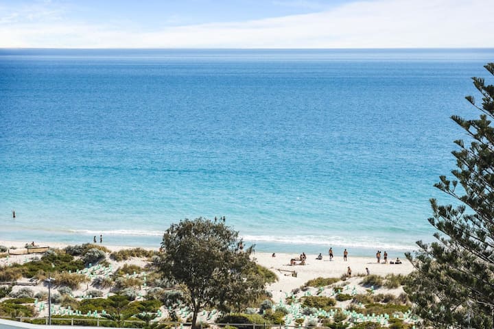 Apartment R306 – ultimate beachfront destination! gallery image 2