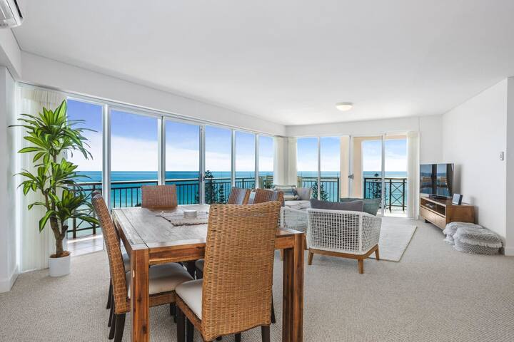 Apartment R306 – ultimate beachfront destination! gallery image 4