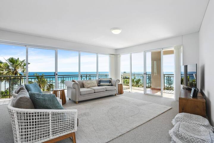 Apartment R306 – ultimate beachfront destination! gallery image 3