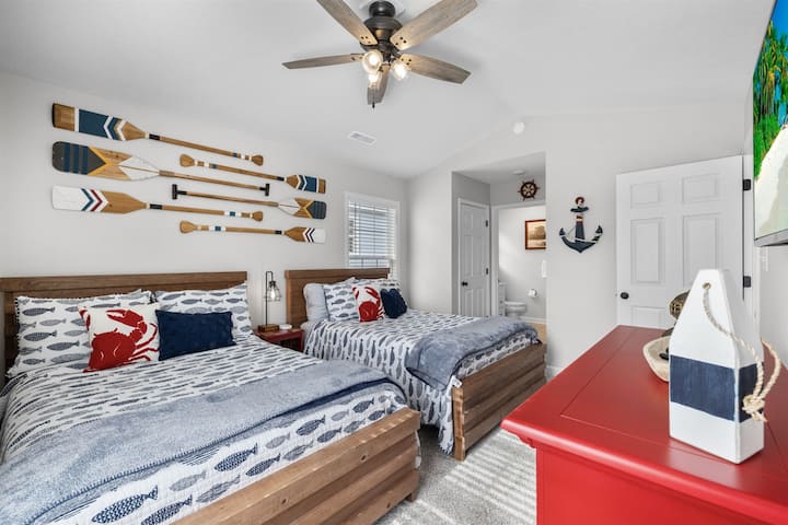 2 ორადგილიანი საწოლი დამხმარე სააბაზანოთი.