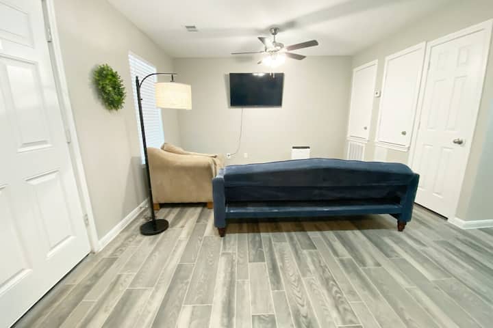 Lovely 2 Bedroom Apt | Sleeps 5 | Cook/wash/dry - Nederland