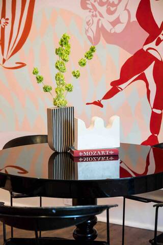 ‘The Empress’ Artistically curated for a Queen. gallery image 4