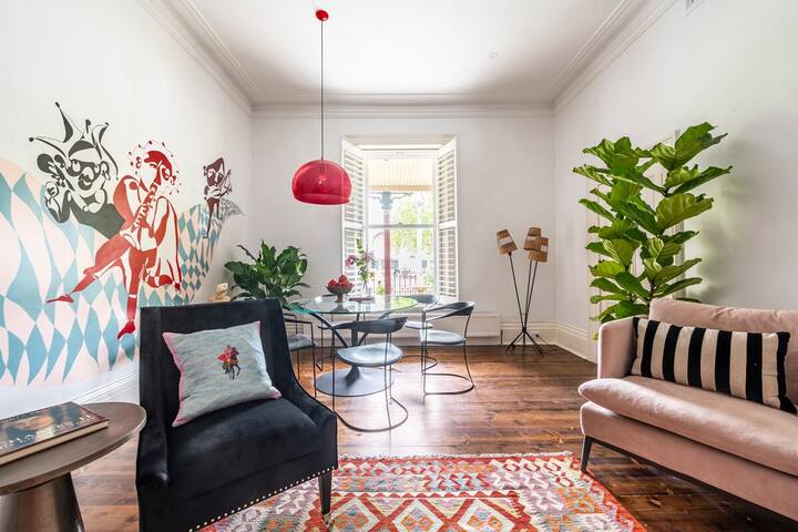 ‘The Empress’ Artistically curated for a Queen. gallery image 2