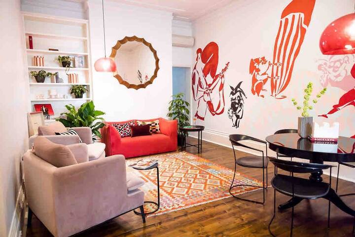 ‘The Empress’ Artistically curated for a Queen. gallery image 3