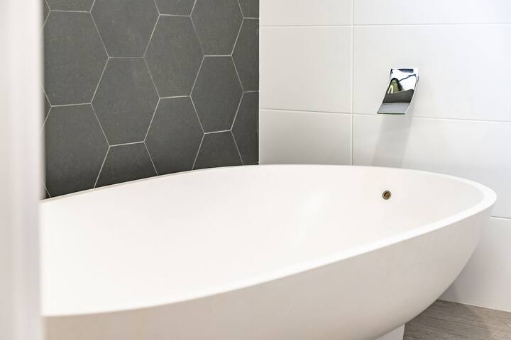 Seaclusion – short walk to Elizabeth Beach gallery image 5