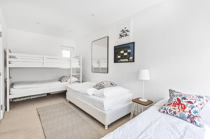 3. spavaća soba: krevet na kat i dva kreveta za jednu osobu