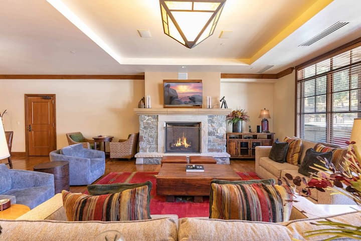 Great Bear Lodge 206 - Spacious 4 Bedroom - Lago Tahoe