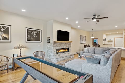 Popular Airbnb listing: Shuffleboard Table| Comm Hot Tub | On Ski Bus Line in Steamboat Springs