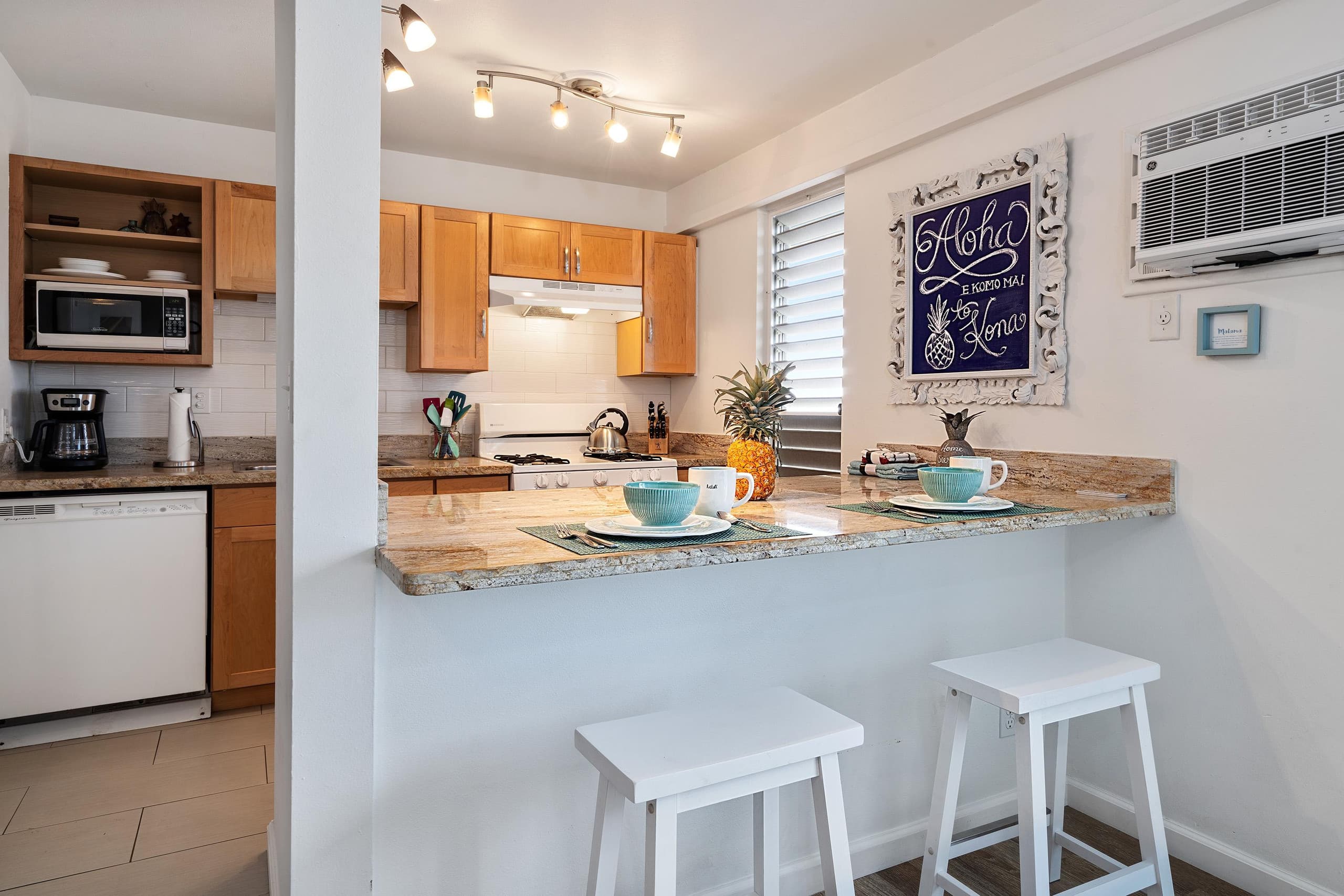 Home in Kailua-Kona · ★4.83 · 1 bedroom · 2 beds · 1 private bath - Image 6