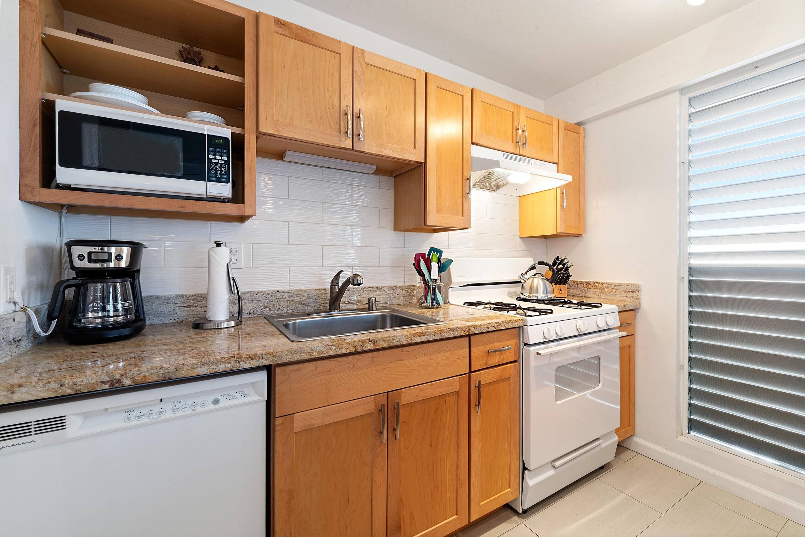 Home in Kailua-Kona · ★4.83 · 1 bedroom · 2 beds · 1 private bath - Image 7