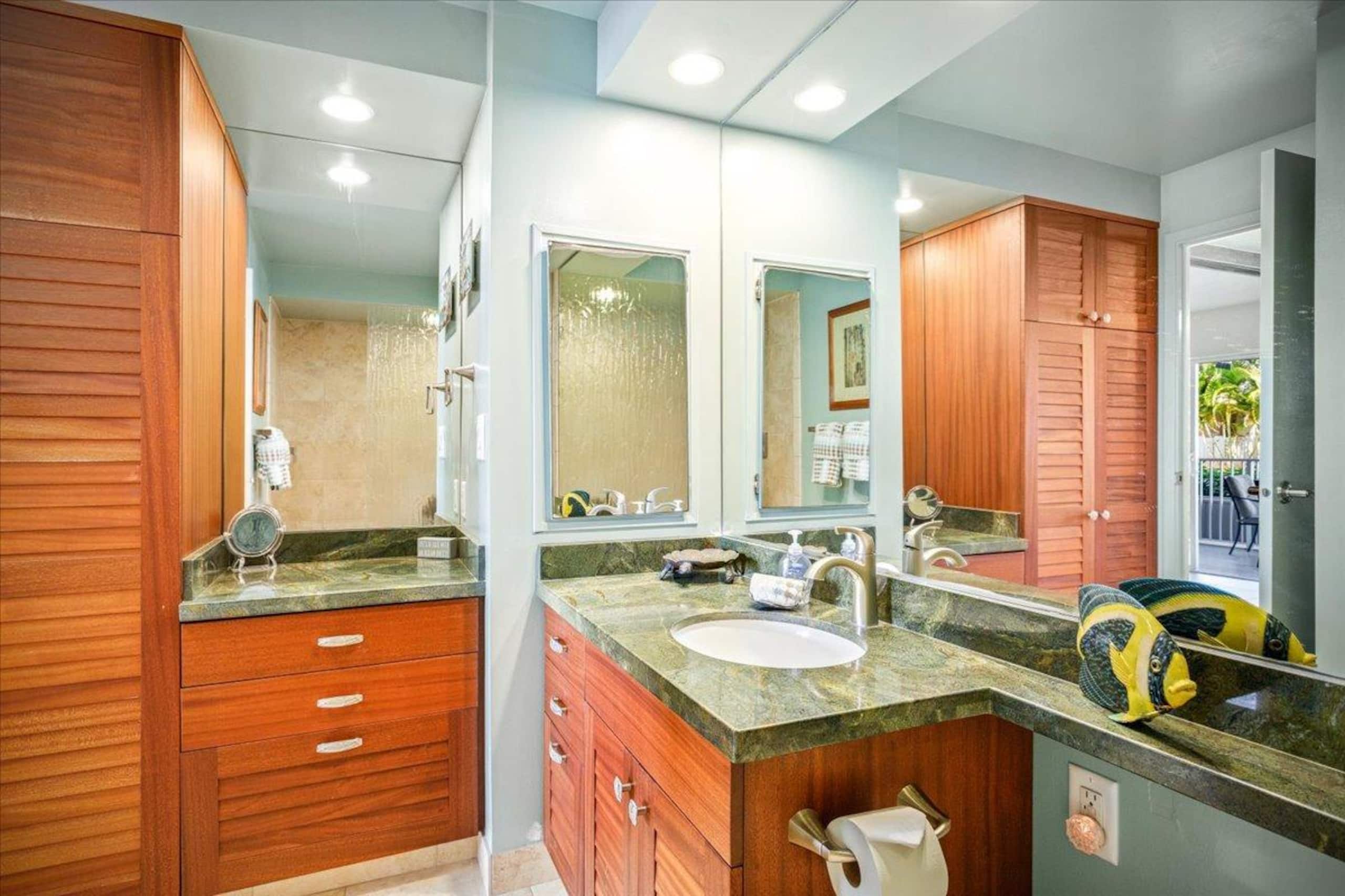 Condo in Kailua-Kona · ★4.57 · 2 bedrooms · 3 beds · 2 private baths - Image 15