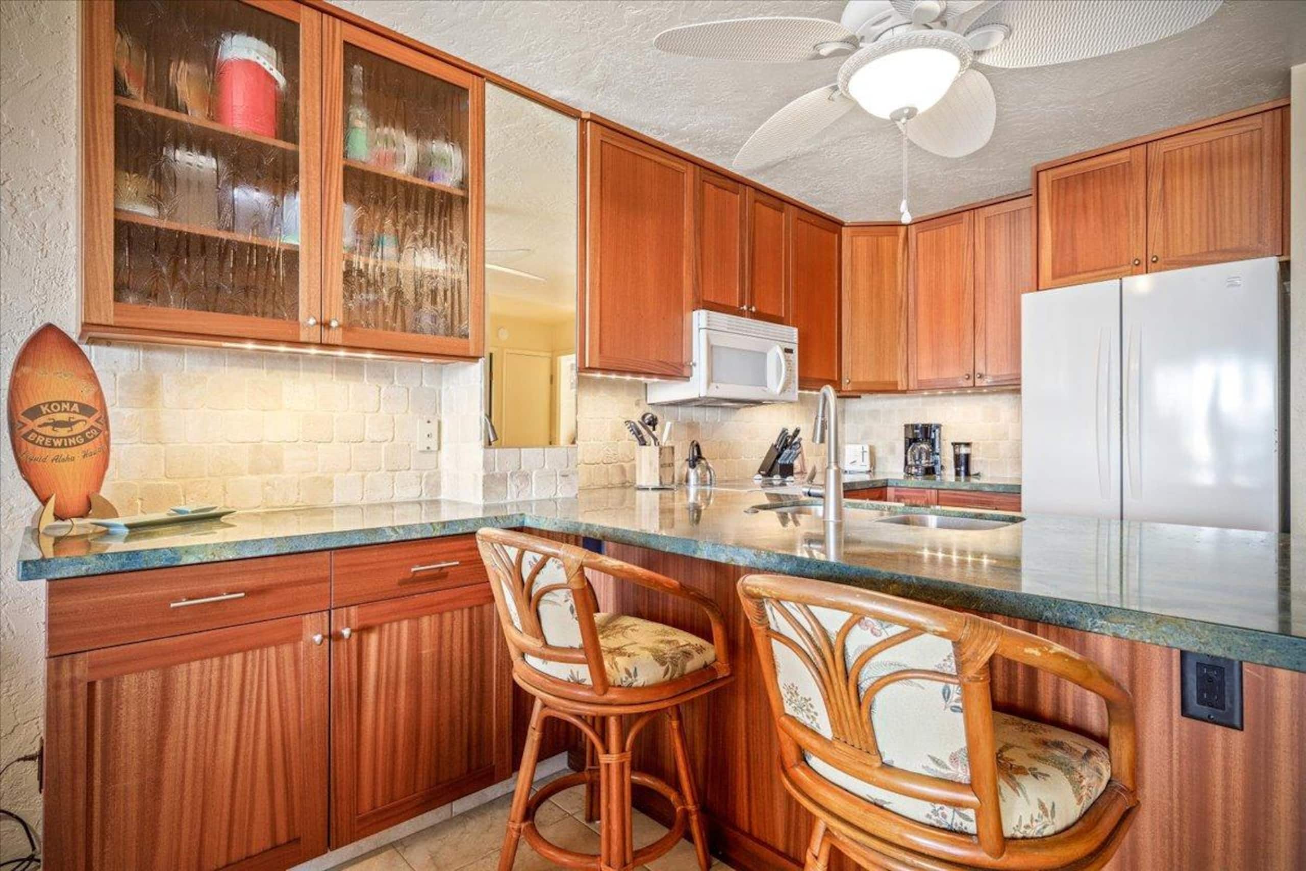 Condo in Kailua-Kona · ★4.57 · 2 bedrooms · 3 beds · 2 private baths - Image 7