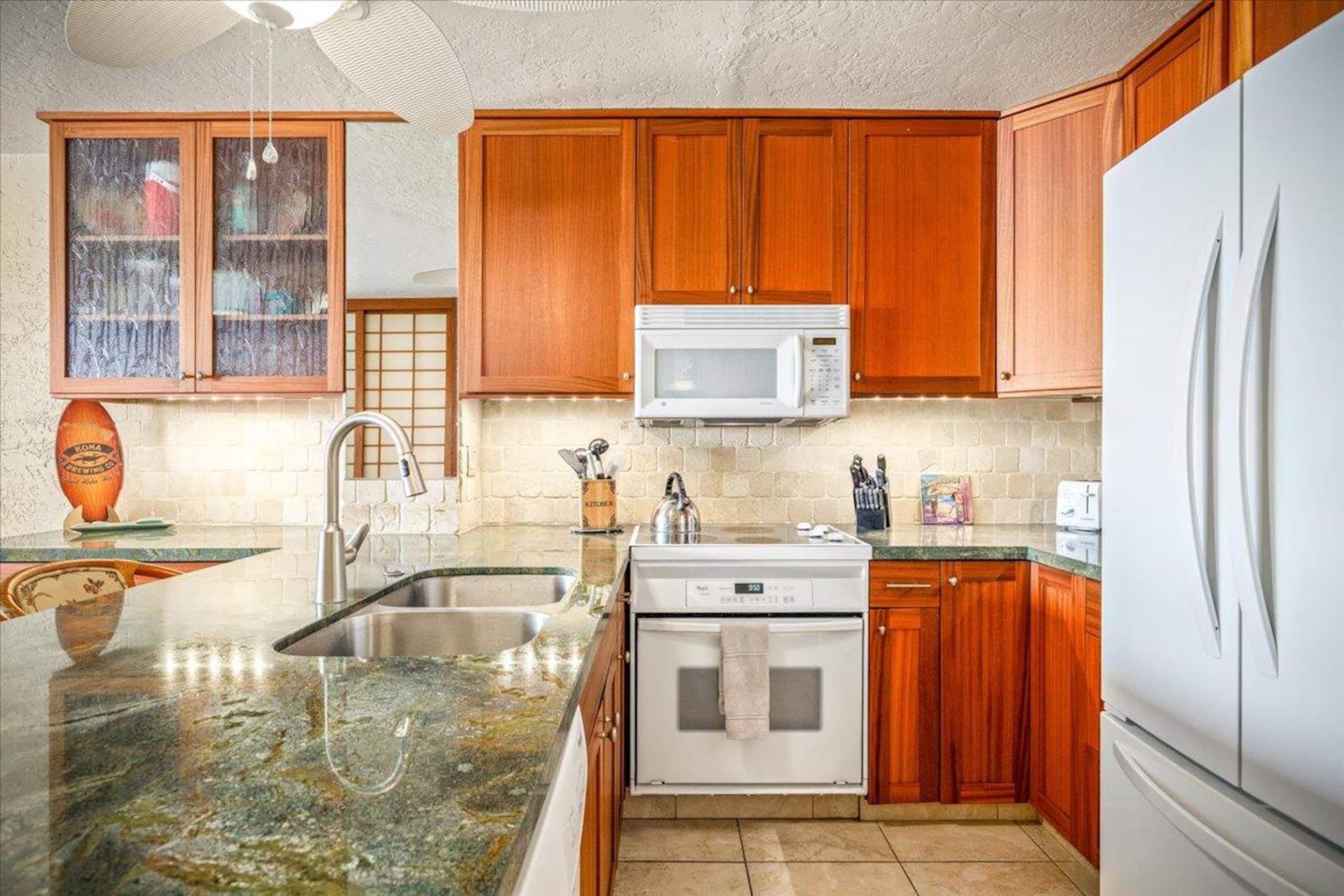 Condo in Kailua-Kona · ★4.57 · 2 bedrooms · 3 beds · 2 private baths - Image 8