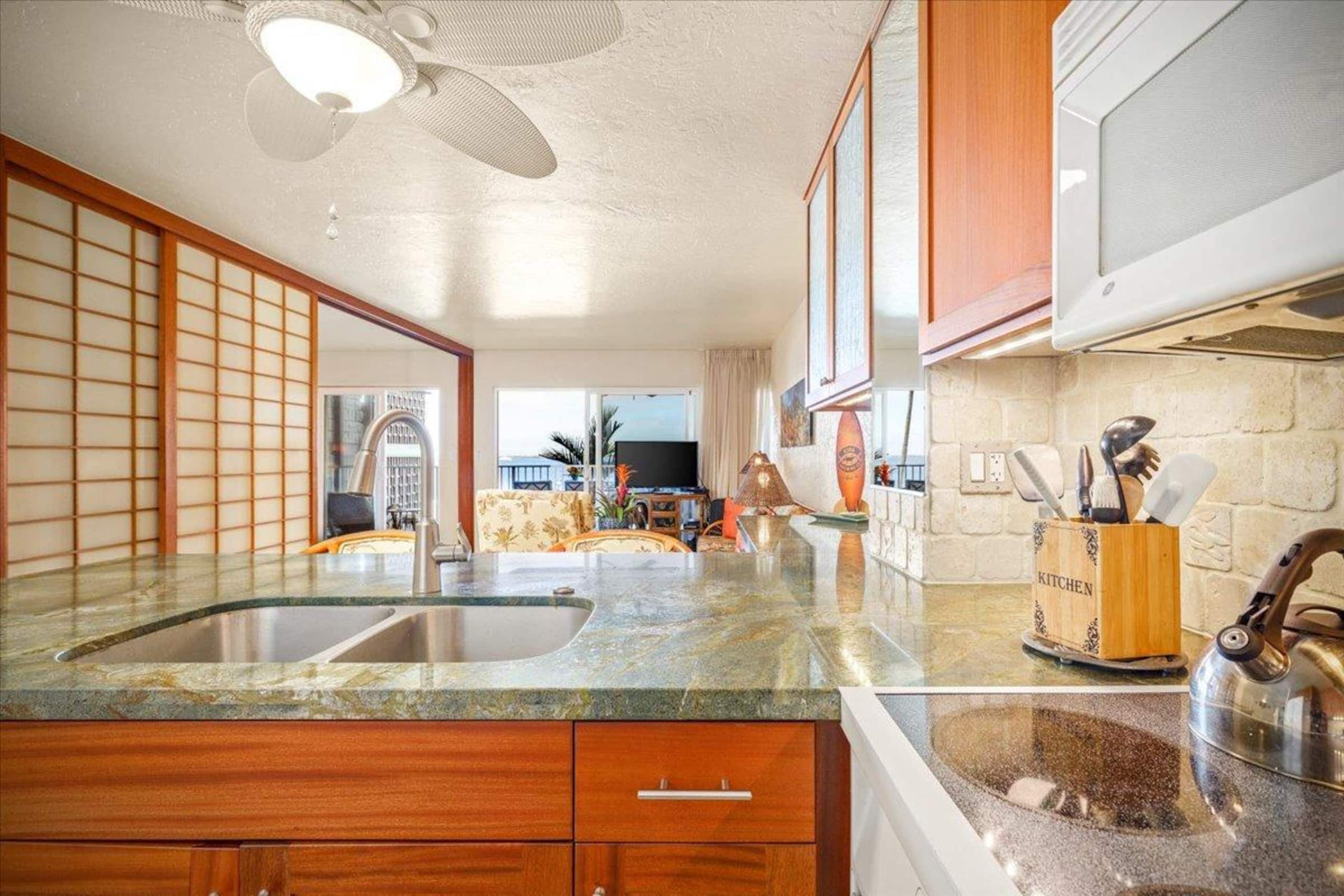 Condo in Kailua-Kona · ★4.57 · 2 bedrooms · 3 beds · 2 private baths - Image 9