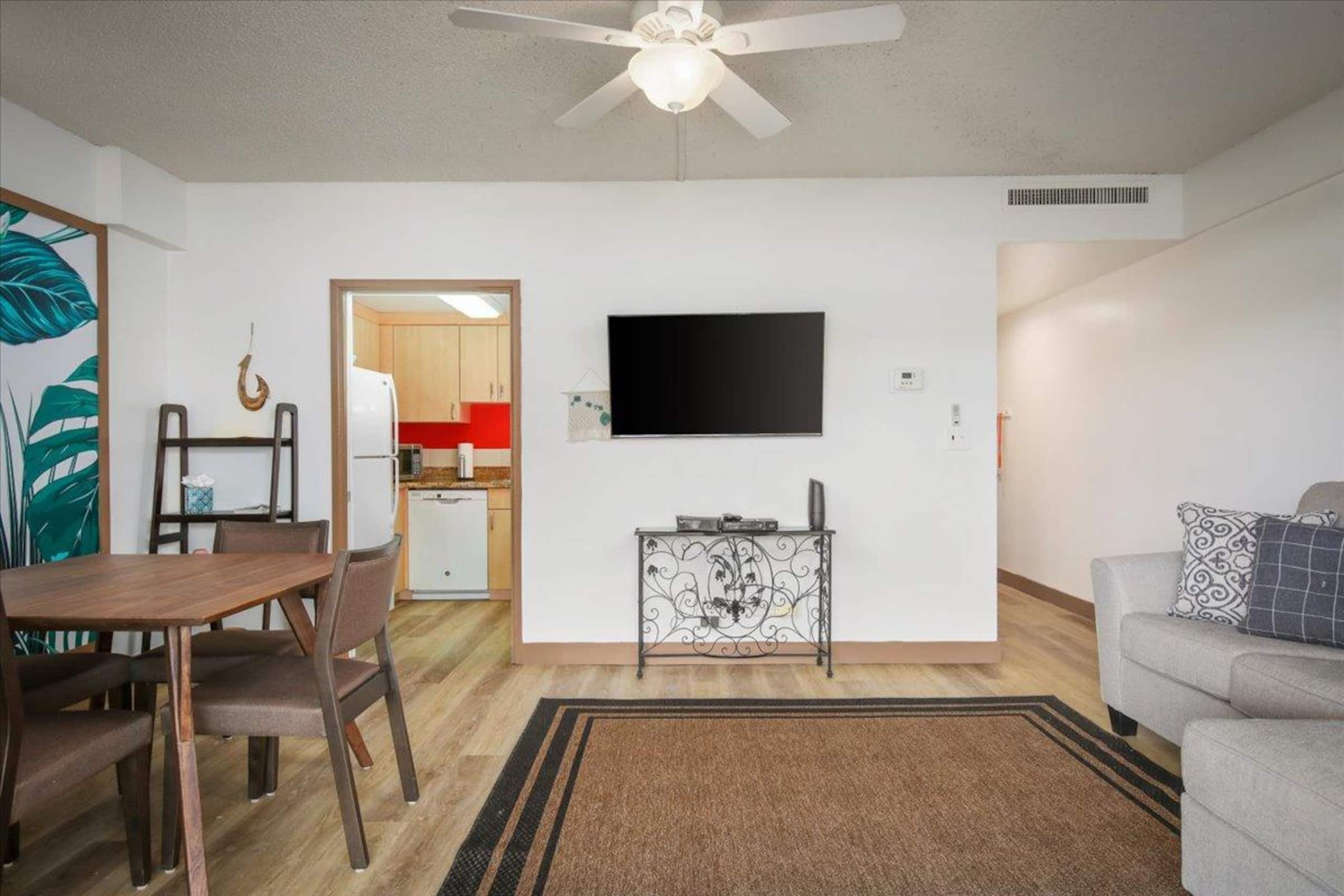 Condo in Kailua-Kona · ★4.5 · 1 bedroom · 2 beds · 1 private bath - Image 11