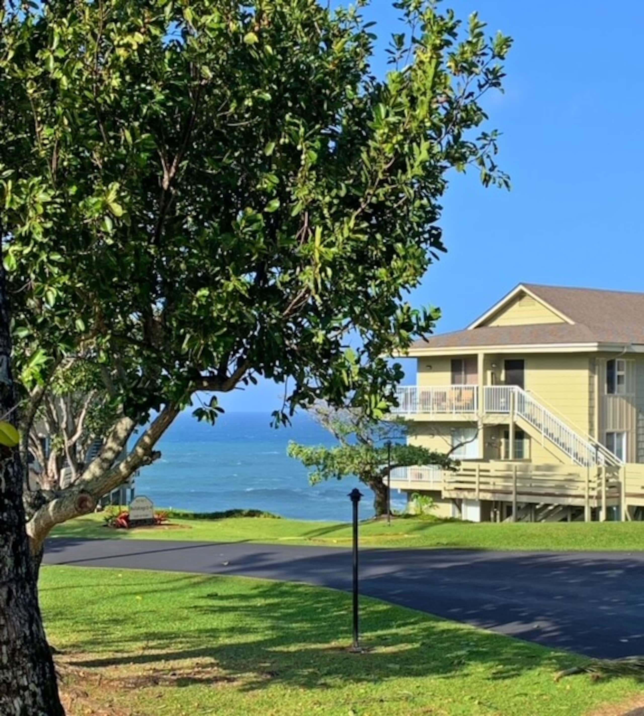 Condo in Princeville · ★4.94 · 2 bedrooms · 2 beds · 2 baths - Image 12