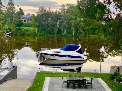 Waterfront Paradise with Jetty, Kayaks, BBQ