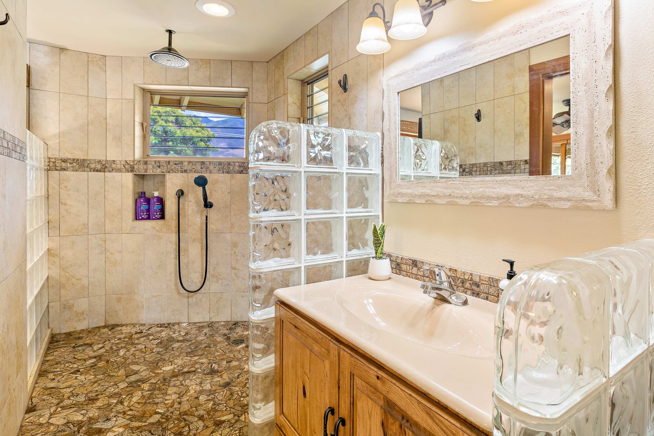 Townhouse in Lahaina · ★4.95 · 3 bedrooms · 4 beds · 2.5 baths - Image 39
