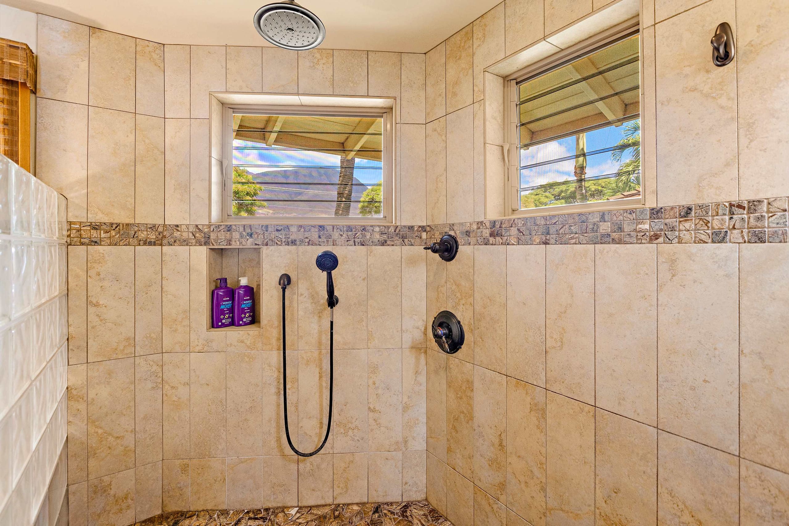 Townhouse in Lahaina · ★4.95 · 3 bedrooms · 4 beds · 2.5 baths - Image 34
