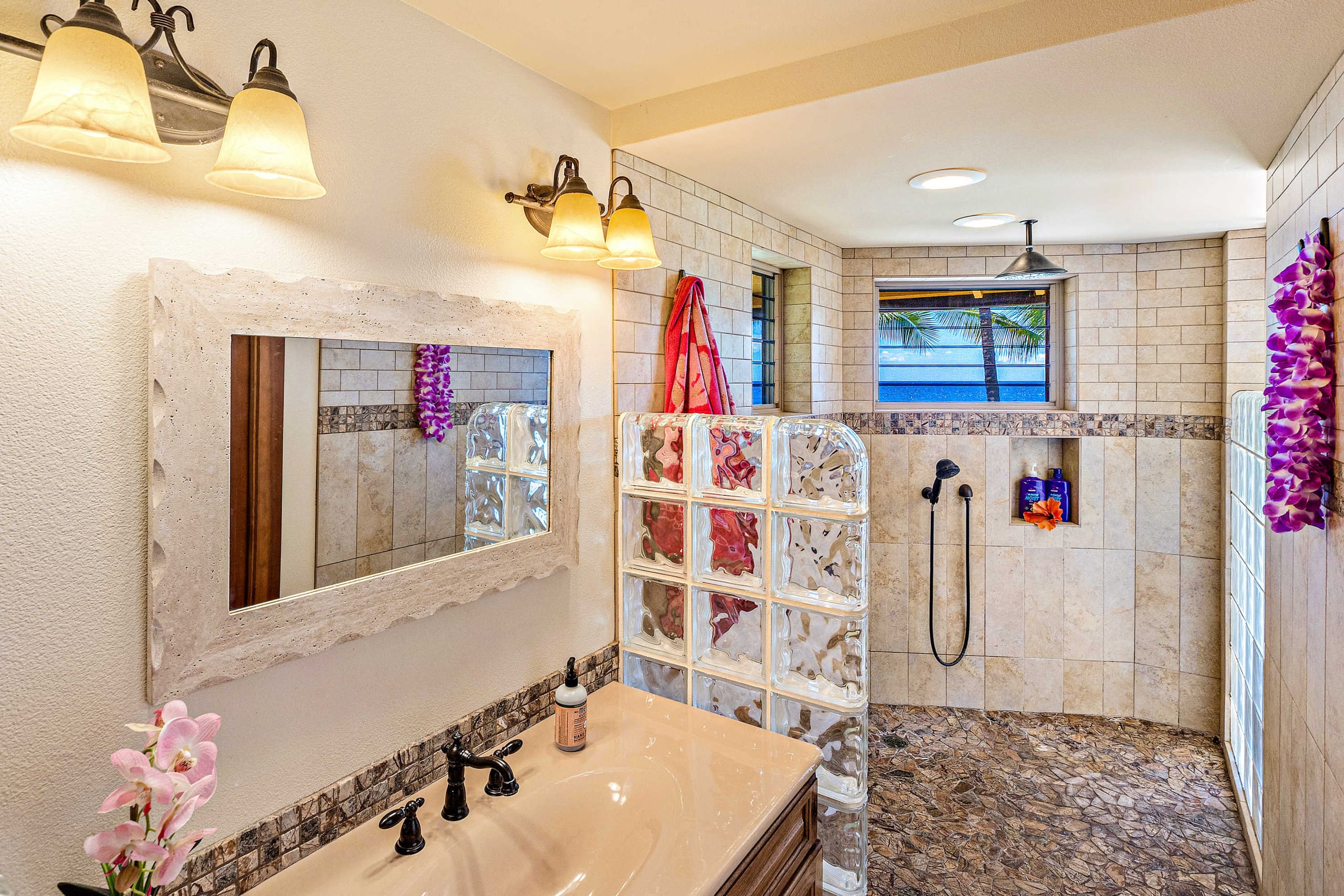 Townhouse in Lahaina · ★4.95 · 3 bedrooms · 4 beds · 2.5 baths - Image 94