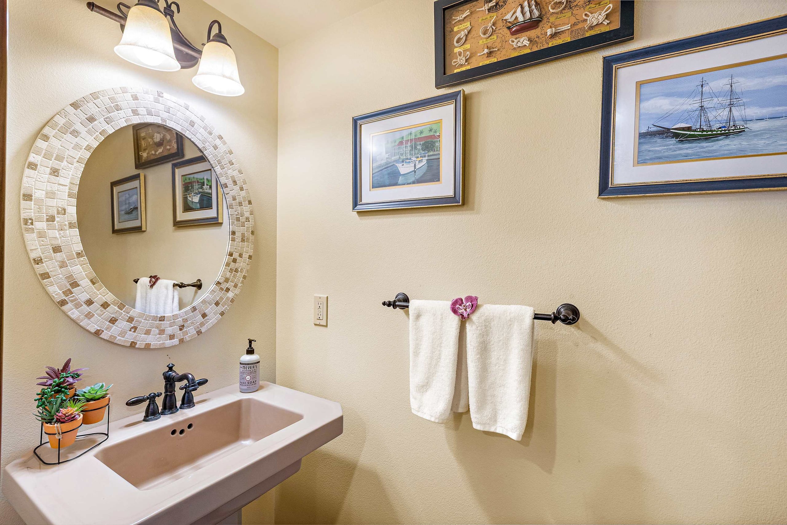 Townhouse in Lahaina · ★4.95 · 3 bedrooms · 4 beds · 2.5 baths - Image 92