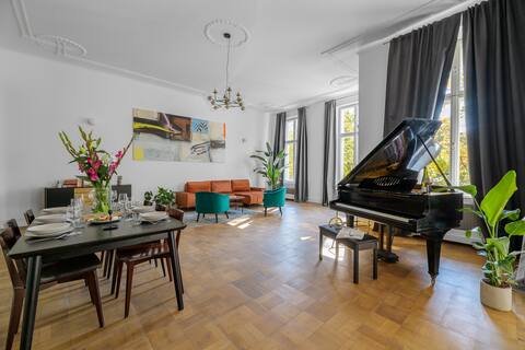 Warsaw Central Biggest Luxurious Airbnb in Warsaw