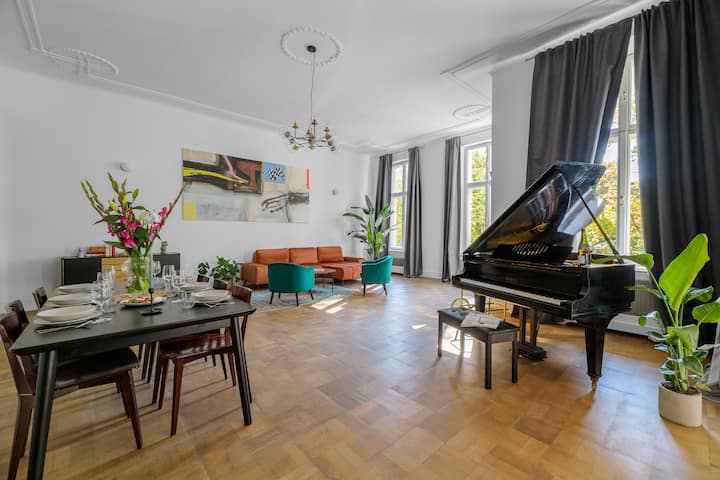 Warsaw Central Biggest Luxurious Airbnb in Warsaw