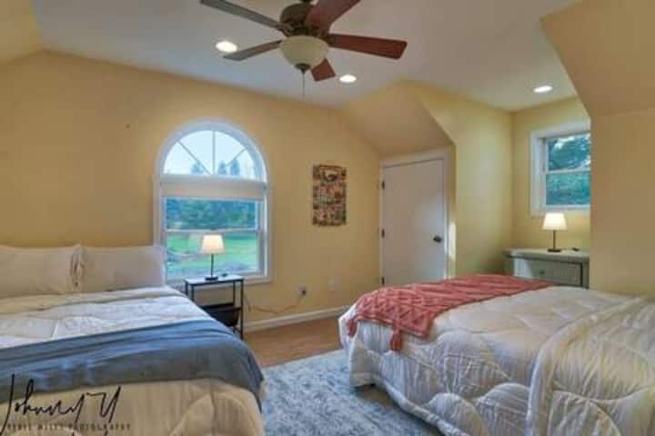 ห้องนอน 4 (2 ควีนไซส์)