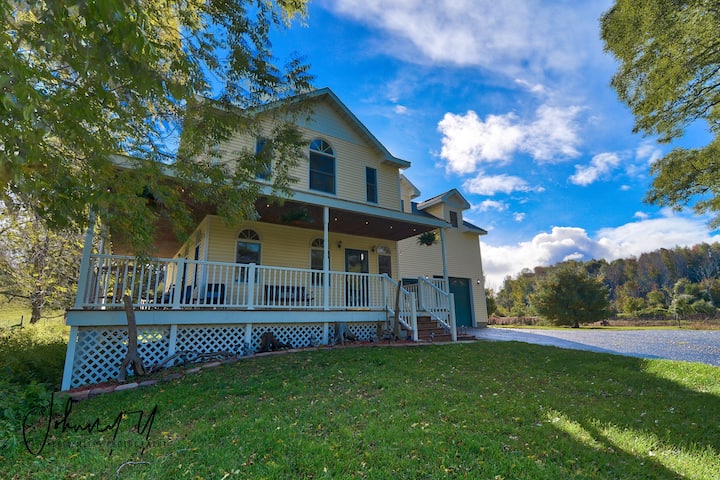 Frankfort Farmhouse | PickleBARn