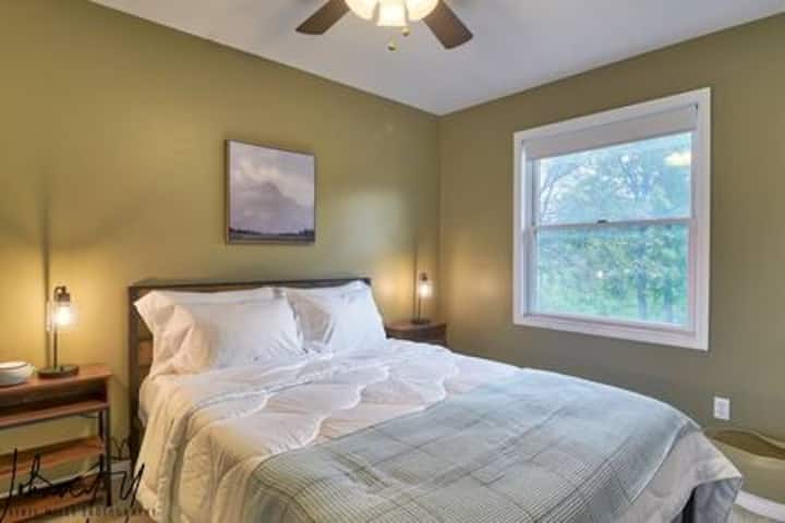 ห้องนอน 2 (เตียงควีนไซส์)