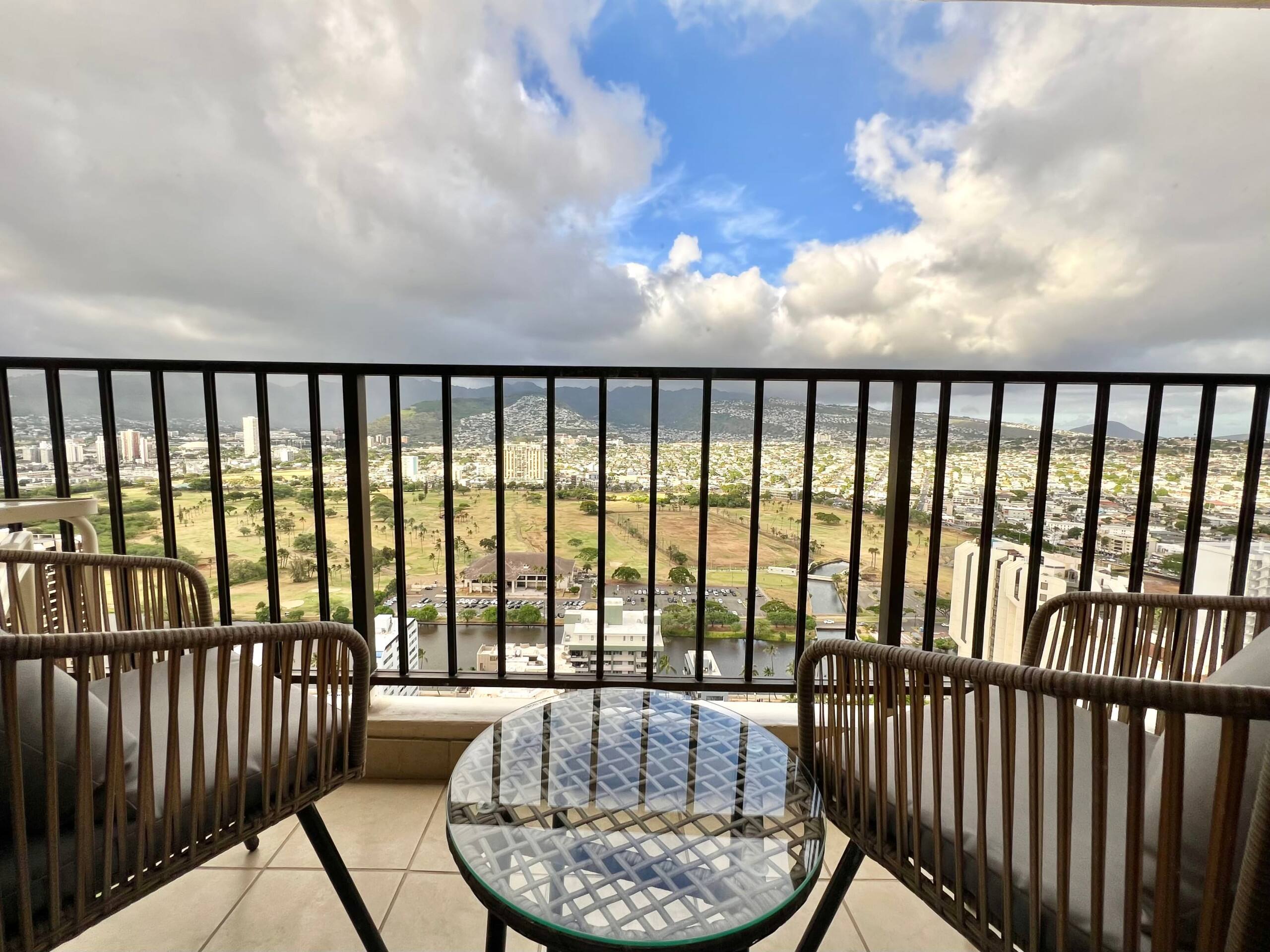 Condo in Honolulu · ★4.79 · 1 bedroom · 4 beds · 1 private bath - Image 19