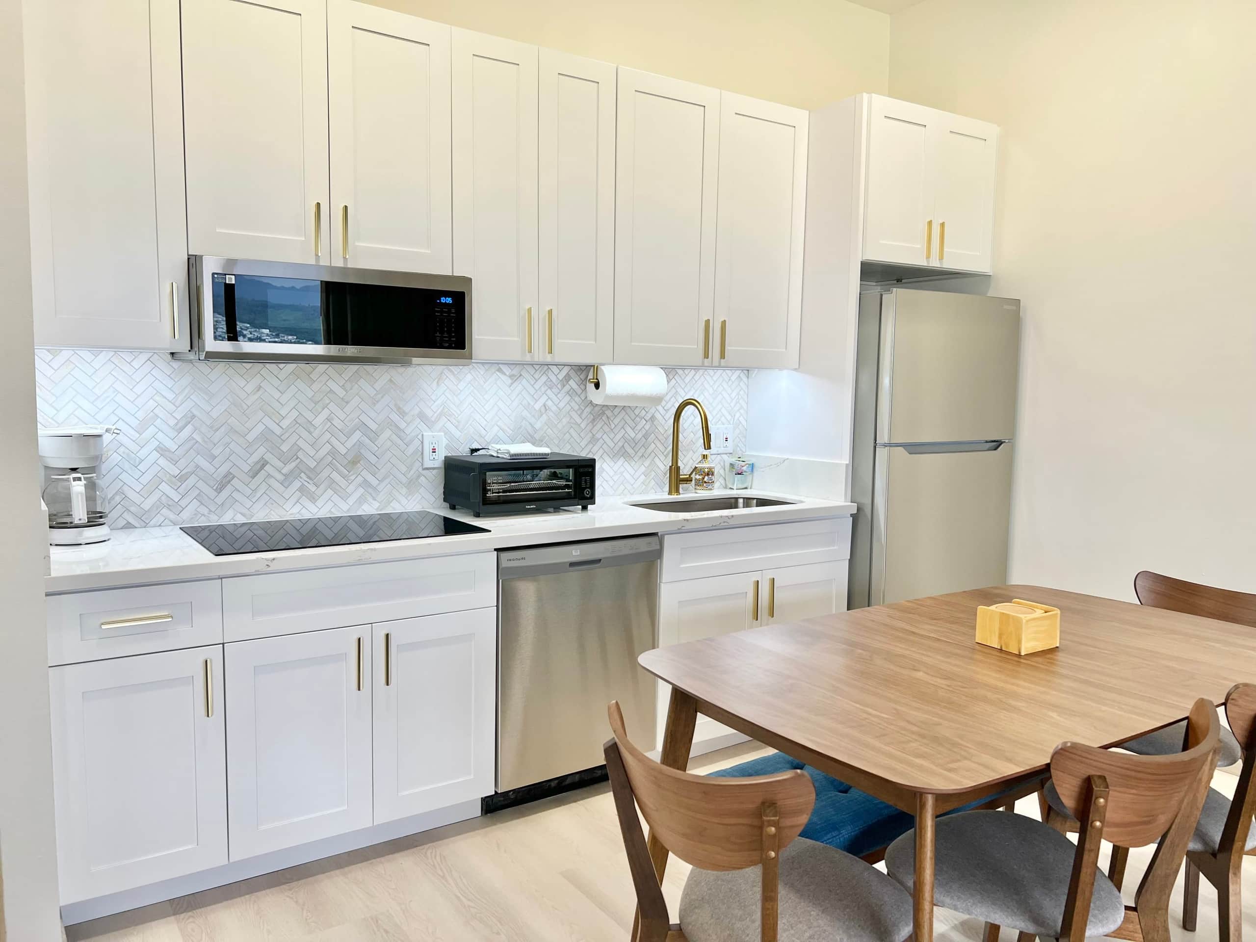 Condo in Honolulu · ★4.79 · 1 bedroom · 4 beds · 1 private bath - Image 15