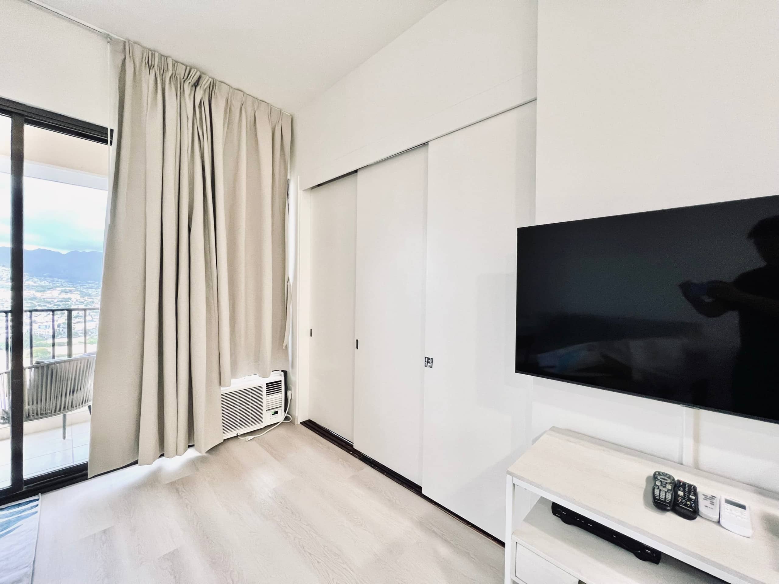 Condo in Honolulu · ★4.79 · 1 bedroom · 4 beds · 1 private bath - Image 7