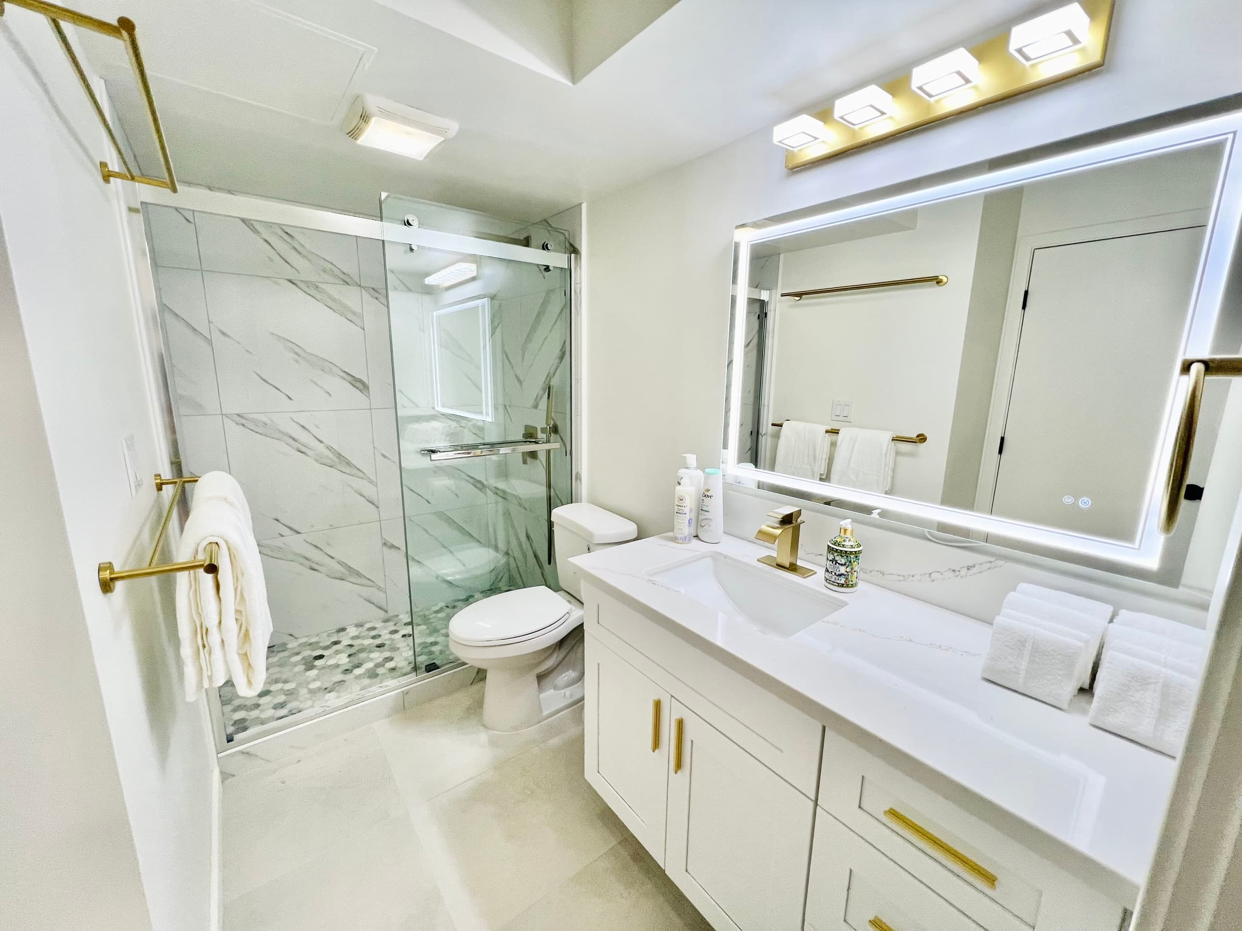 Condo in Honolulu · ★4.79 · 1 bedroom · 4 beds · 1 private bath - Image 18