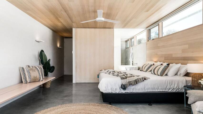 Driftwood One – beachfront home with rooftop pool gallery image 3