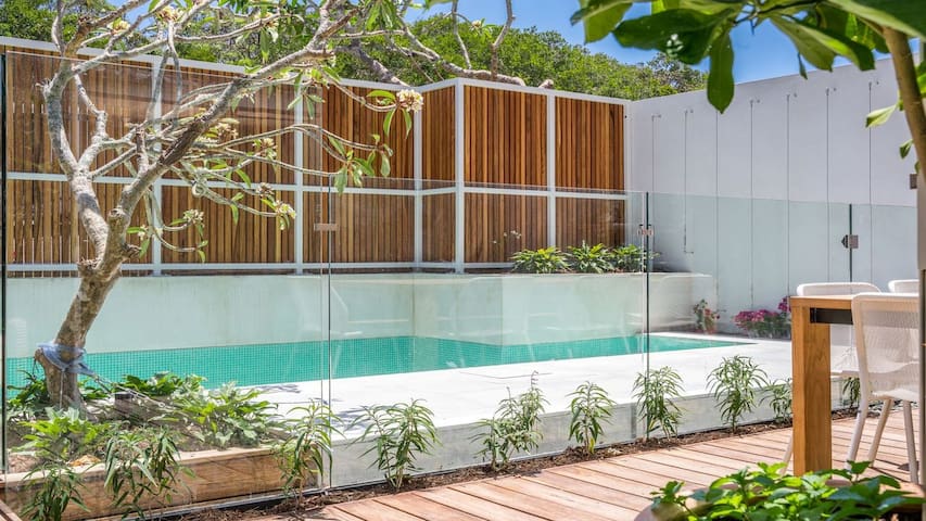 Driftwood One – beachfront home with rooftop pool